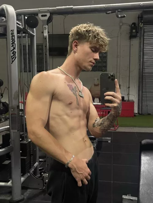 [21] feeling playful ;) by tywankss