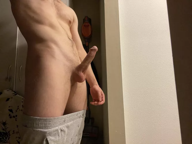 (21) how many of you want my cock? by xxhugemikehawkxx