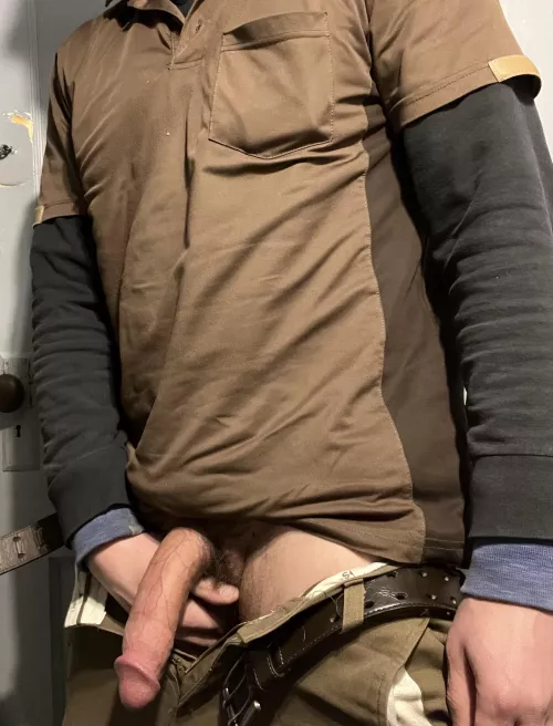 (39) When the delivery guy uses your bathroom but leaves the door cracked by pbjyum37