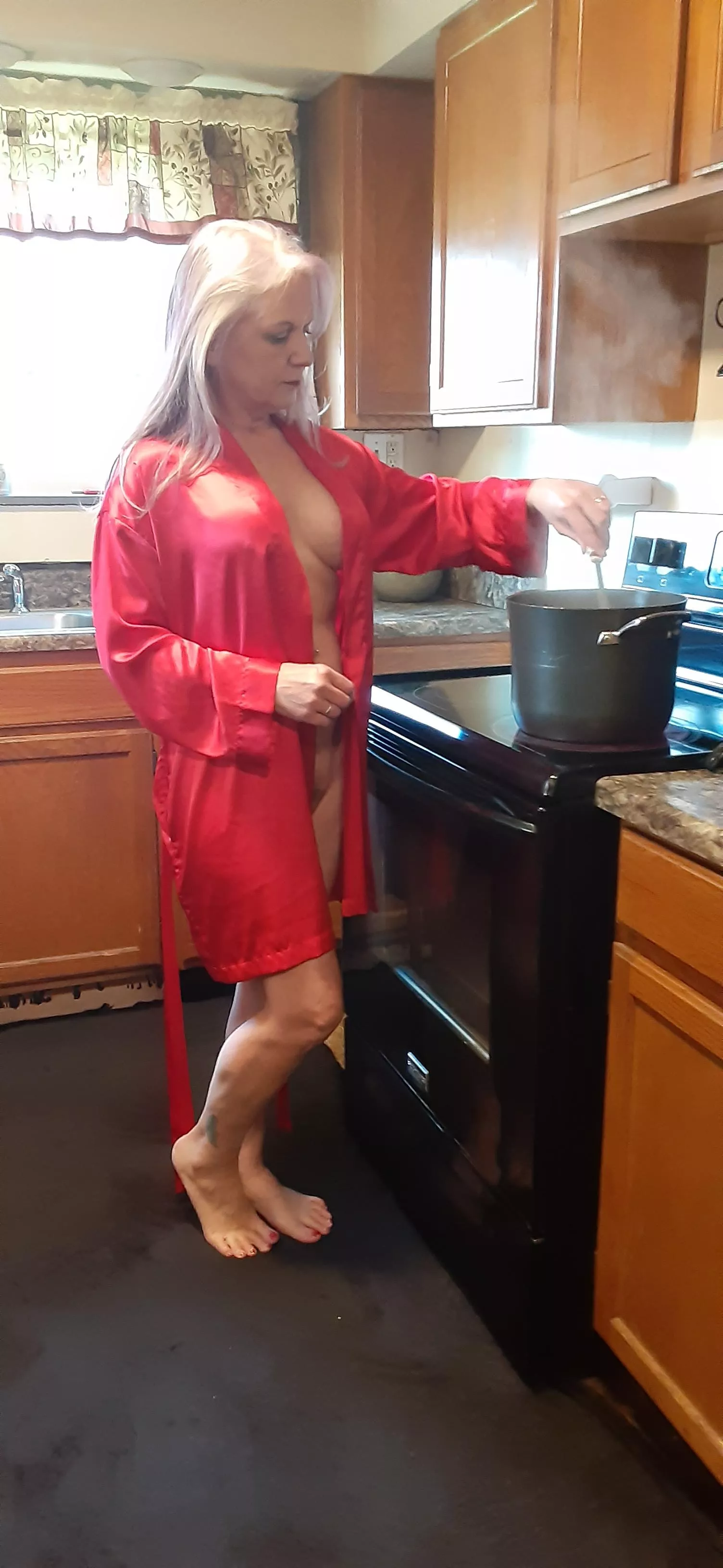 55 MILF is hotter than what's in the pot 🔥❤️🍒 posted by MidnightBlueIllusion