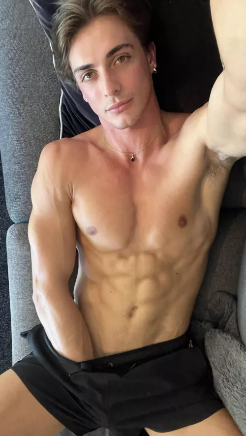 6’2. Bi. Very dom by reddititgirl