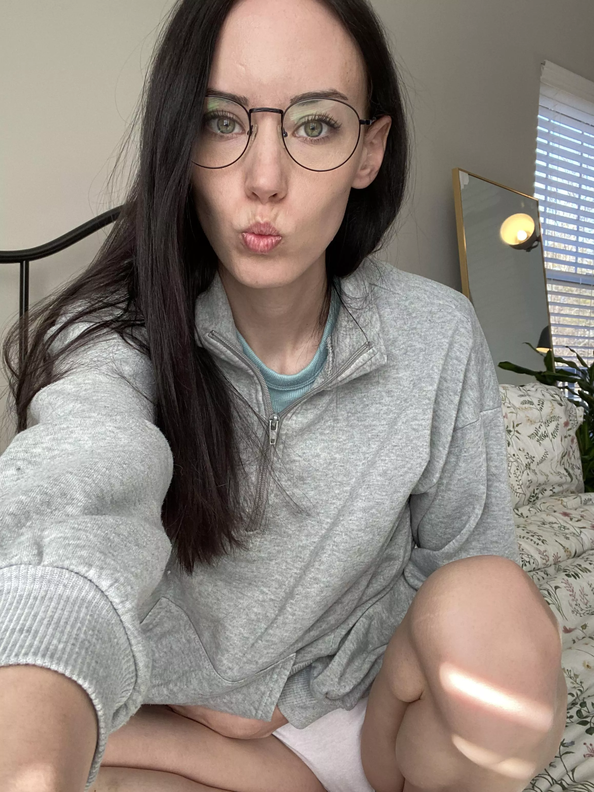 A kissy face lewd working from home posted by aemiliusfox