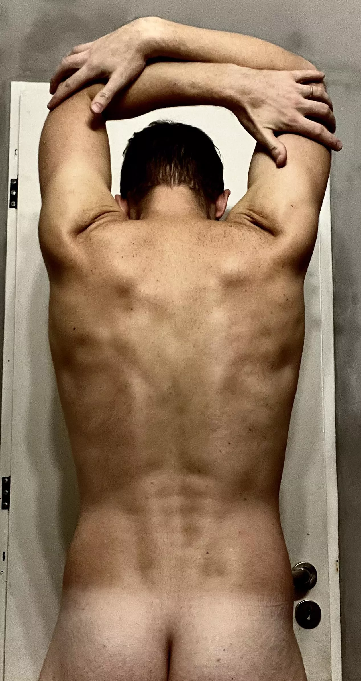 BODY CURVES 🫠 posted by bangcocklovers