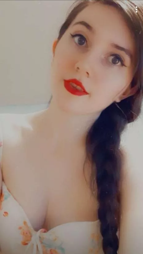 (f) One word to describe me 💖 posted by bigbootyisabella