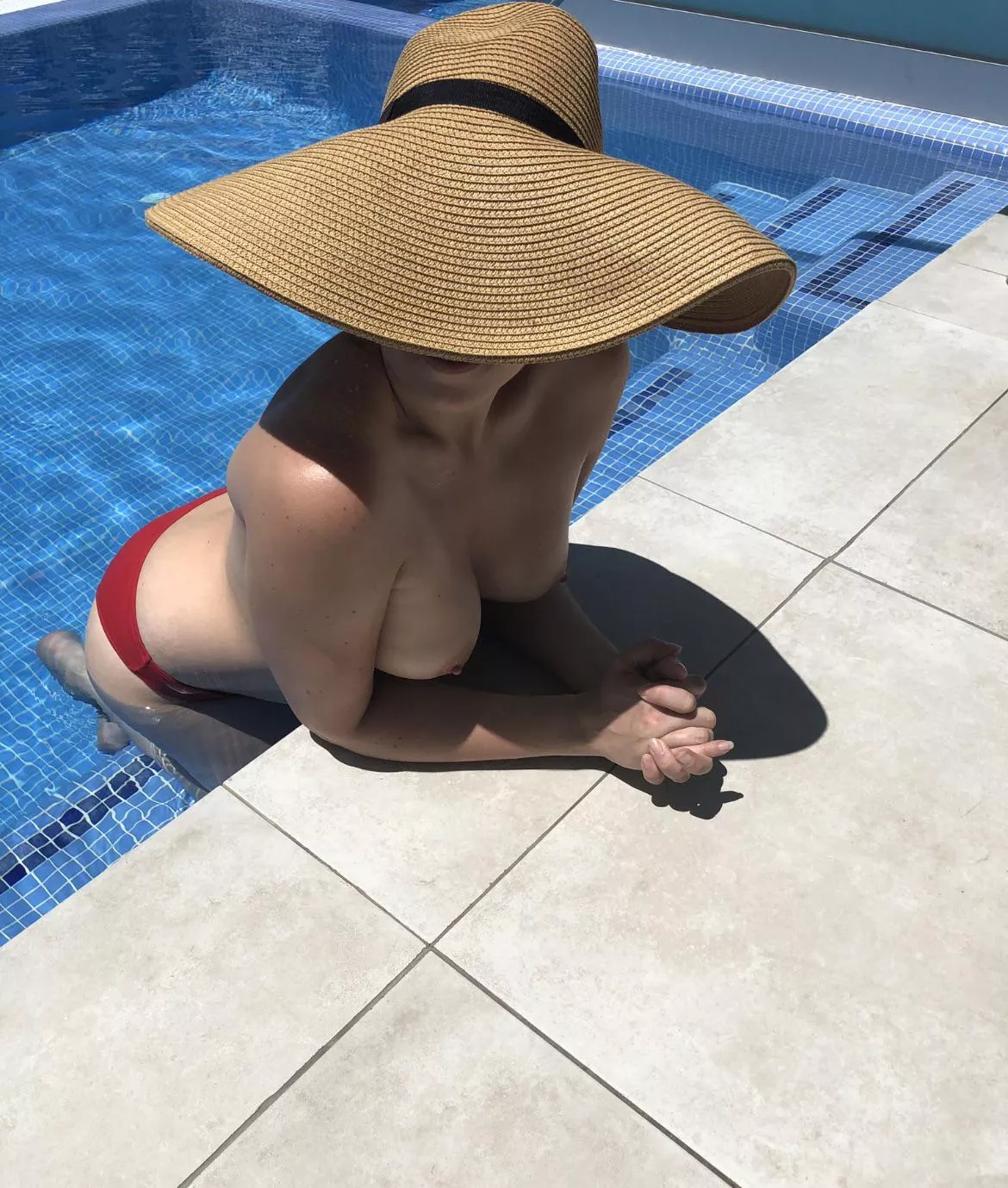 [F30] poolside posted by fuelledbywine6578