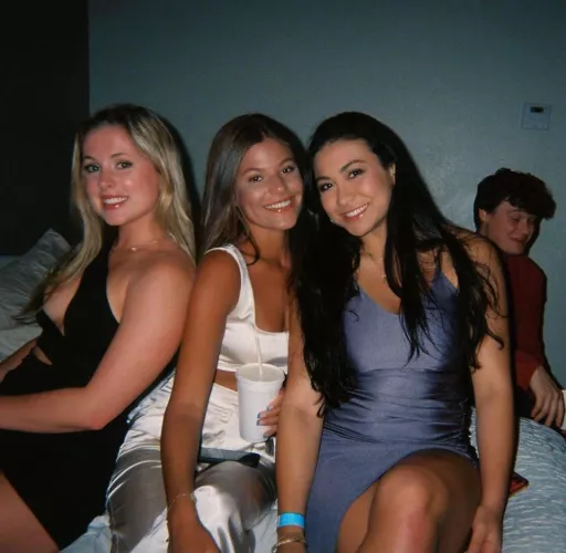 Forget about the guy in the back 😂🤦🏻‍♂️ by OkReview9225