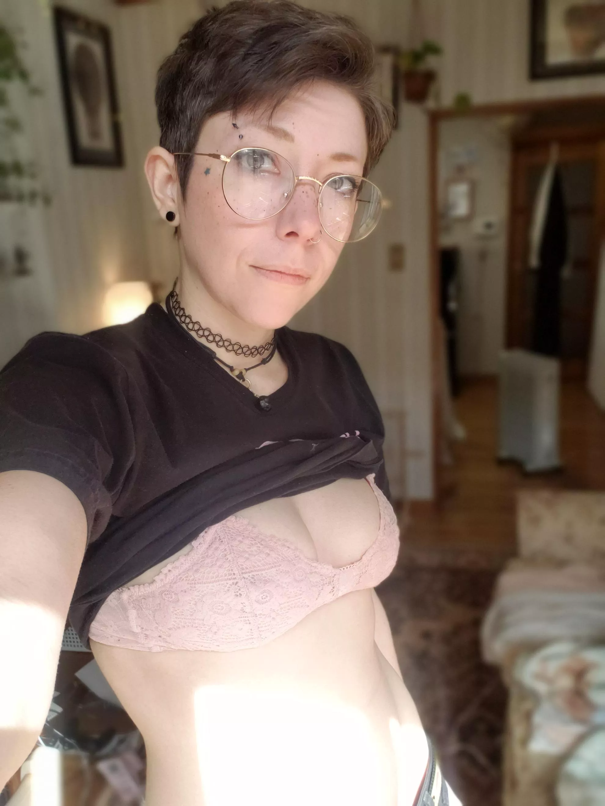 Girly bra+messy hair posted by streetweeb