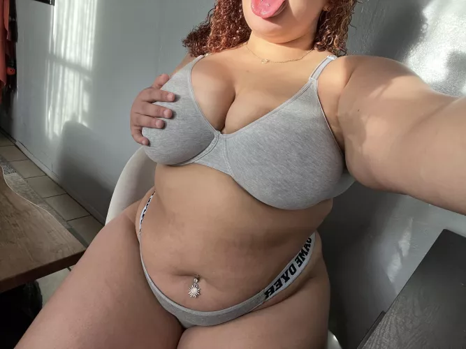 Goodmorning everyone 🫶🏽, isn’t it beautiful day🥰 by XoxoHazelJade