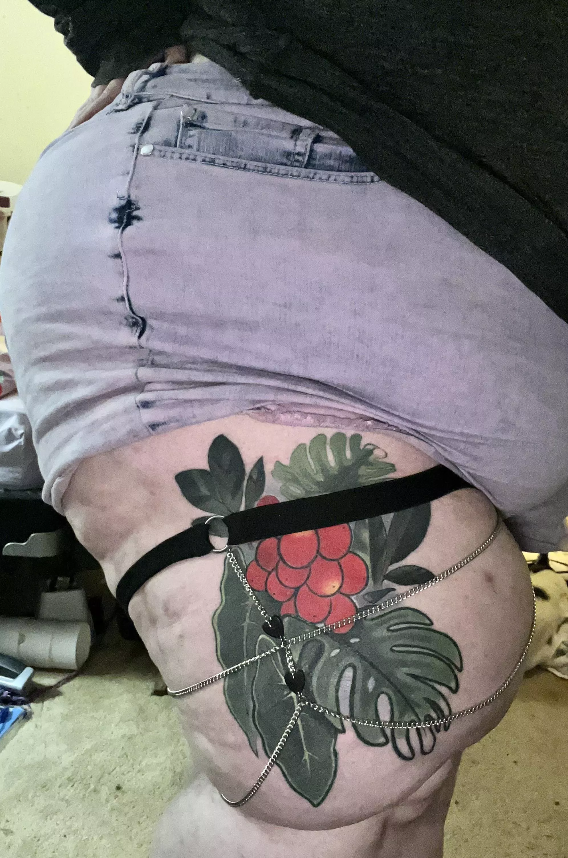 Got some cute thigh jewelry today posted by plantyho