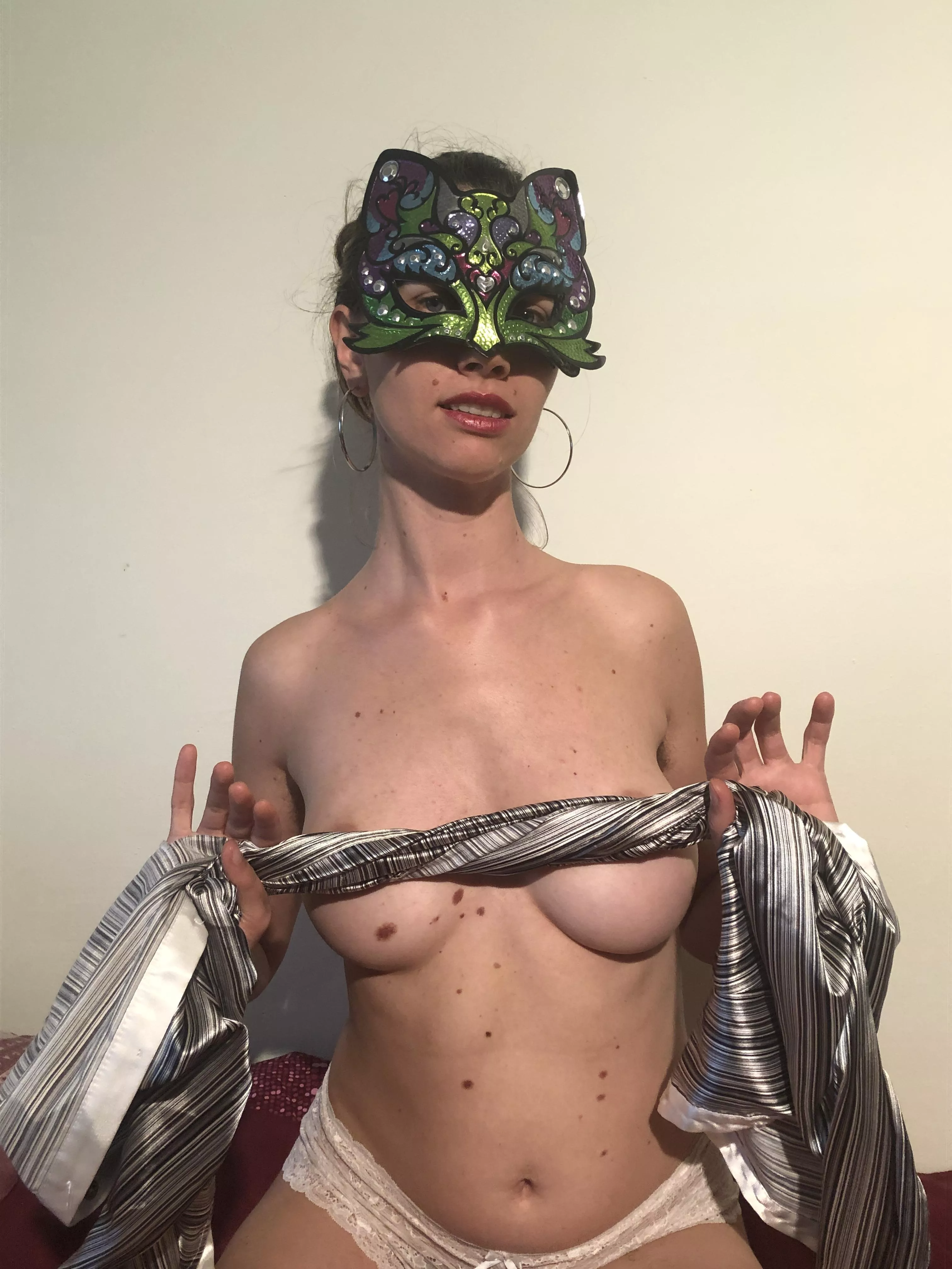 Grab onto my tits while kissing me on the neck ... posted by Gipsyblu