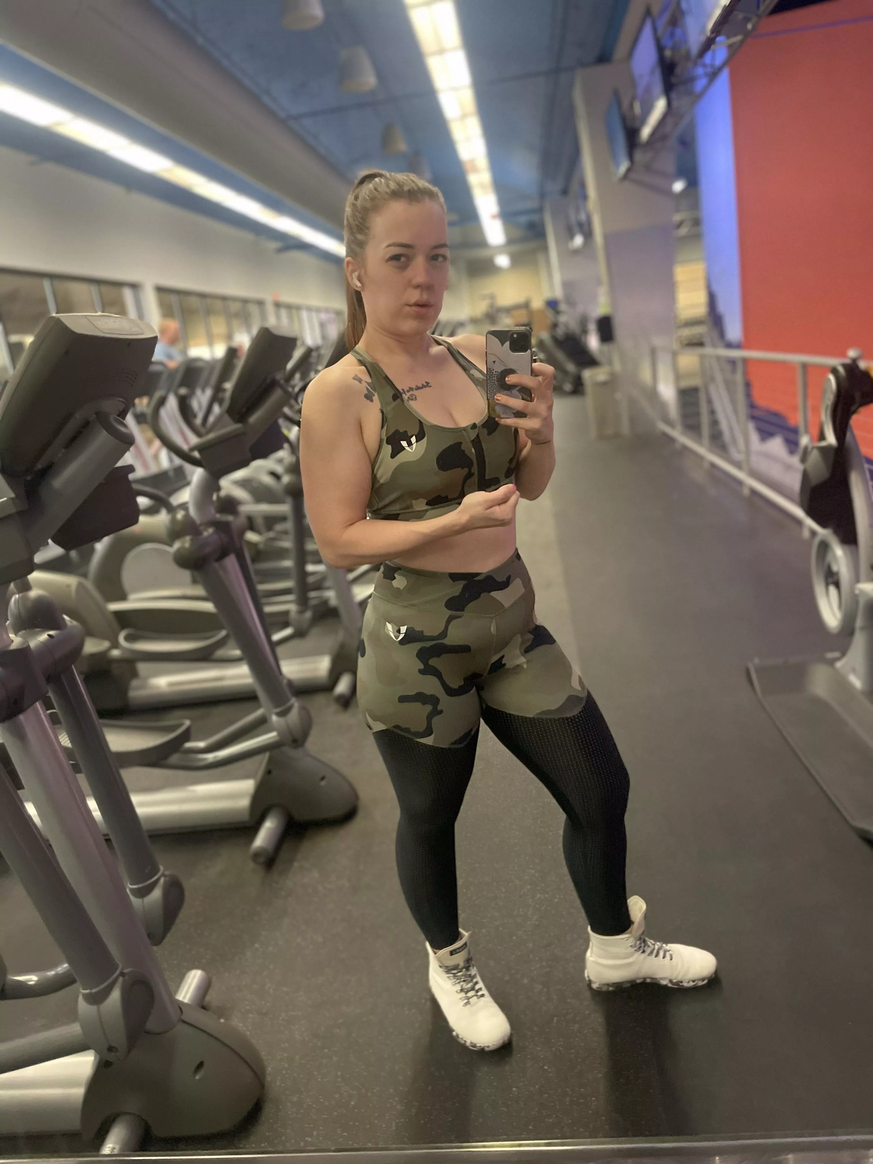 Gym quickie posted by hailey5608