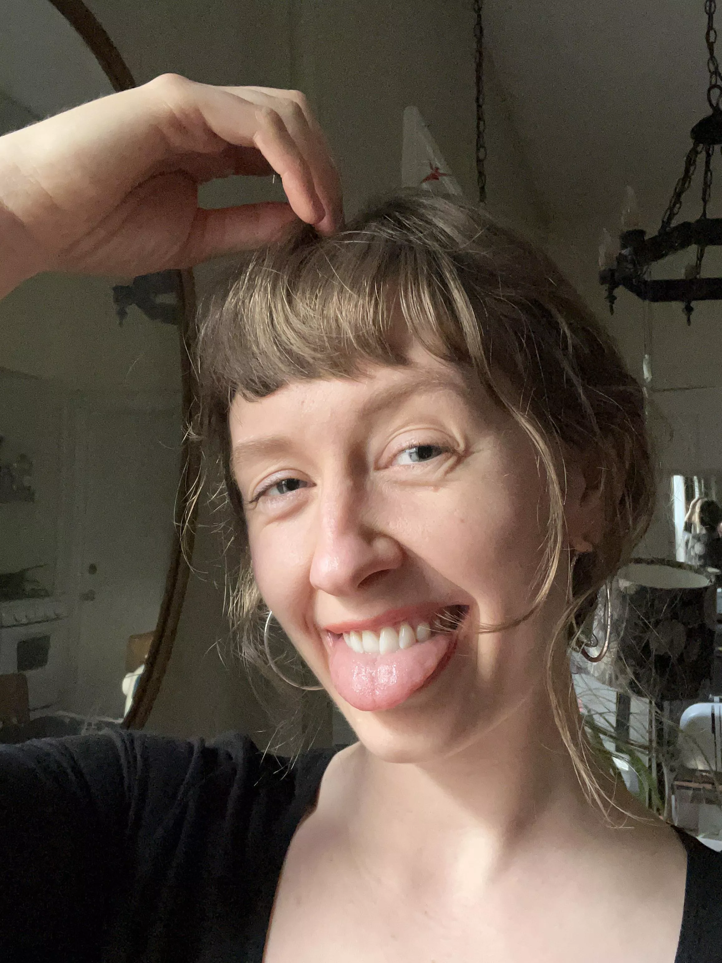 Hi from your bang-in’ babe with dirty hair!! posted by eternaldarkness12
