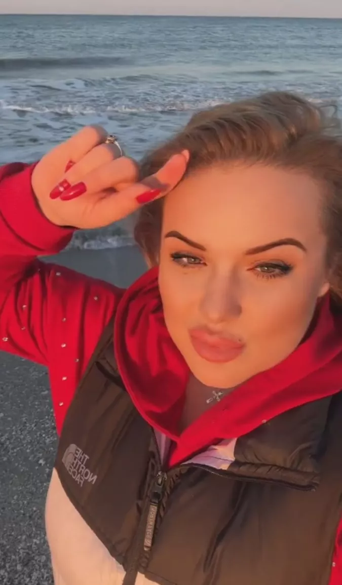 Hi there posted by naughty83queen