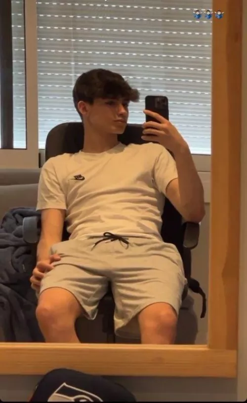 horny af hmu 18 bi aus @mail_besser by OldPainting8992