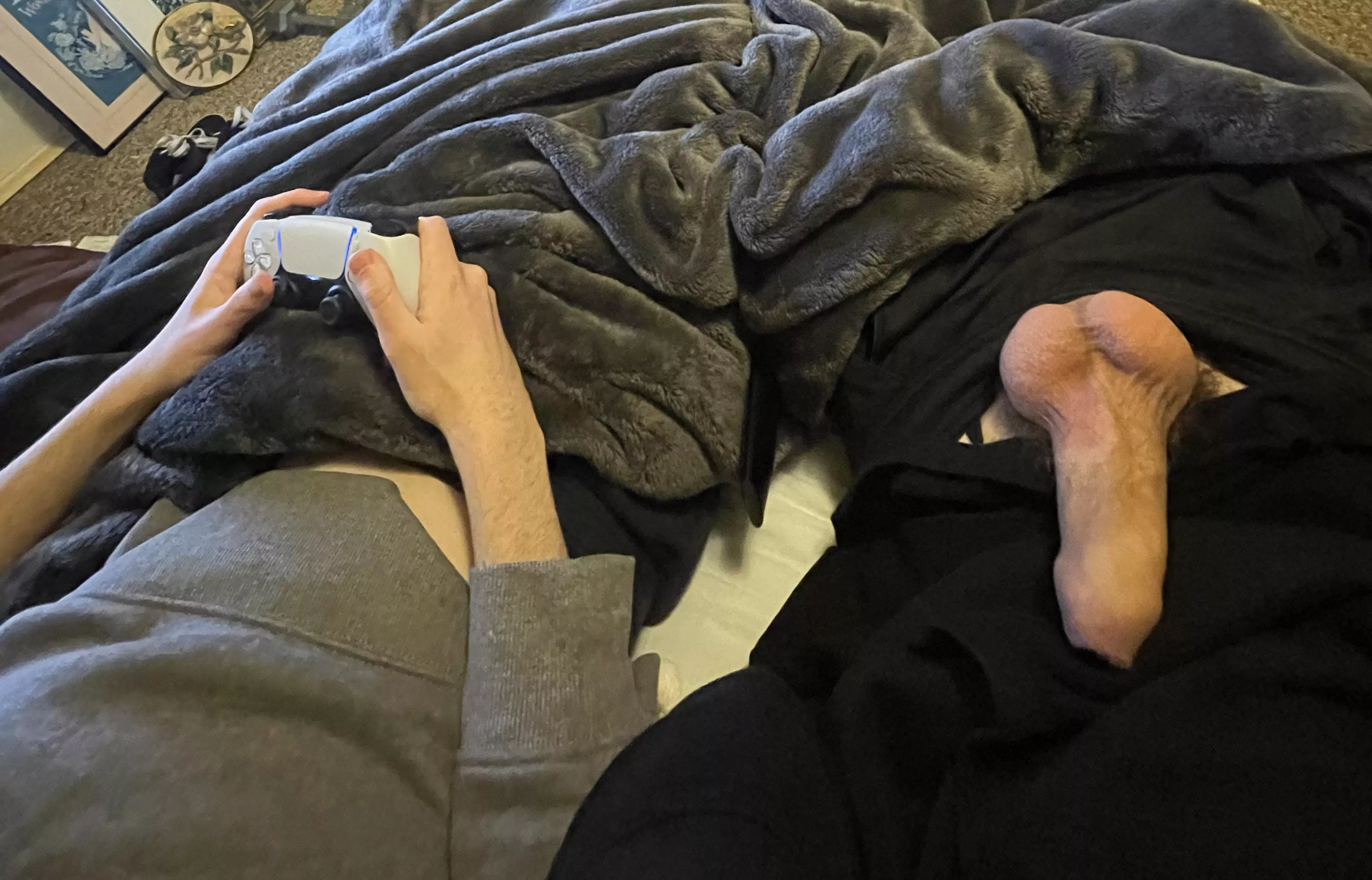 hot guys hmu, my bf is too busy playing rn posted by karlmarx242