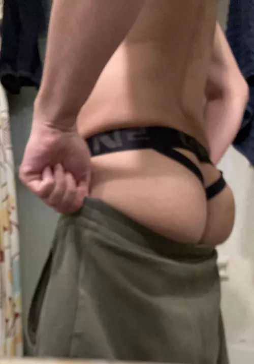 How’s the rear? by throwaway1098877