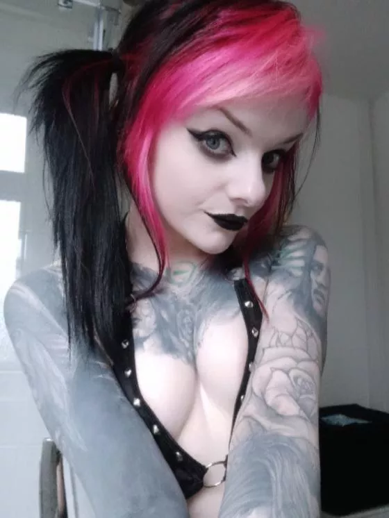 I hope you don't mind black lipstick stains on your cock 😘 posted by PixxiGrrl_