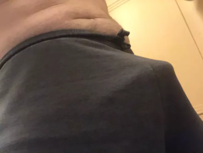In sweats tonight. Tell me what you think. Male 20 by Narrow_Enthusiasm_39
