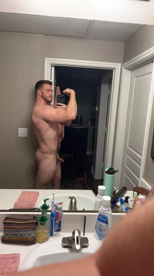 Just a chub when all the blood is in the muscle 💪😏 by GaintoMaintain