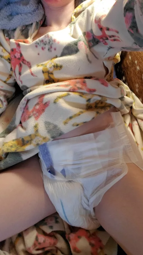 just relaxing in my full wet diaper by LittleDaphniaPees