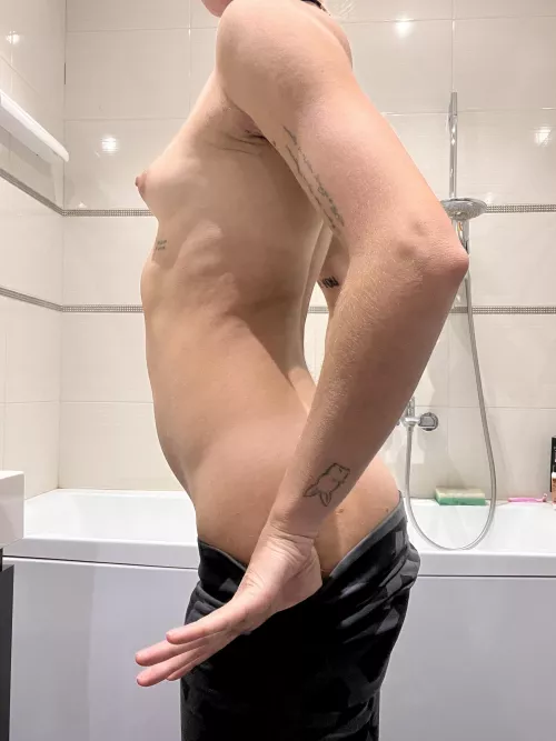 keep me company in the shower🙈 by ania_solonina