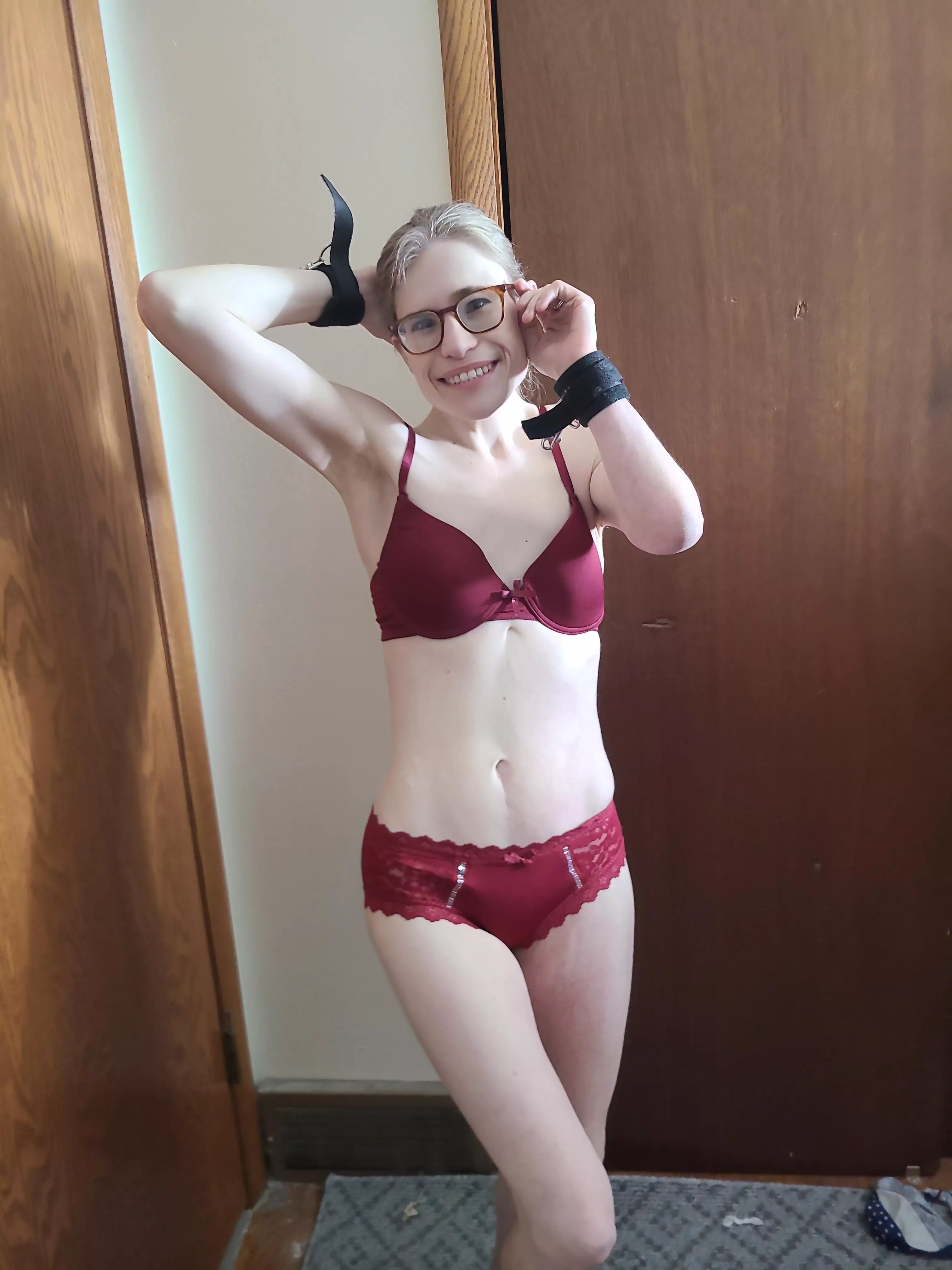 kinky wife that loves to show off to older men! join my page and let's talk daddy! posted by ResponsibilityNo6843