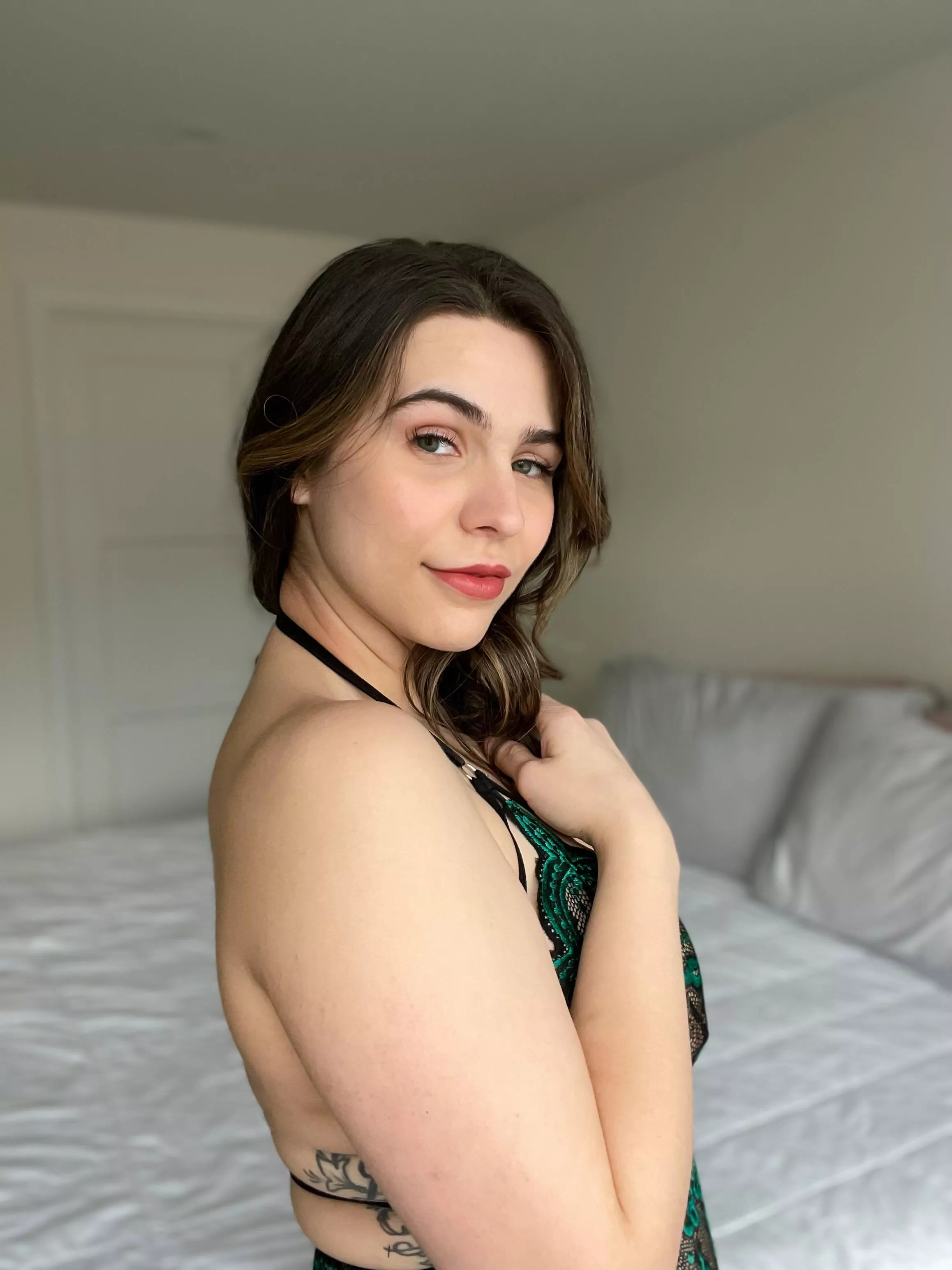 Mild little tease of a milf [F] posted by livvy5493