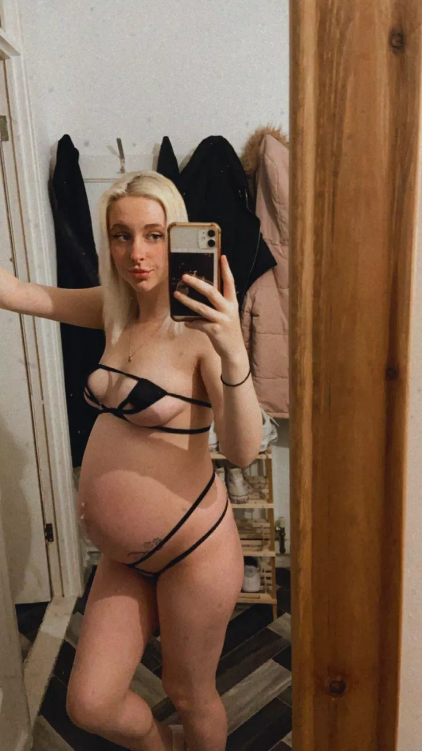 Momma needs attention🥺 posted by DeeDee_x_o