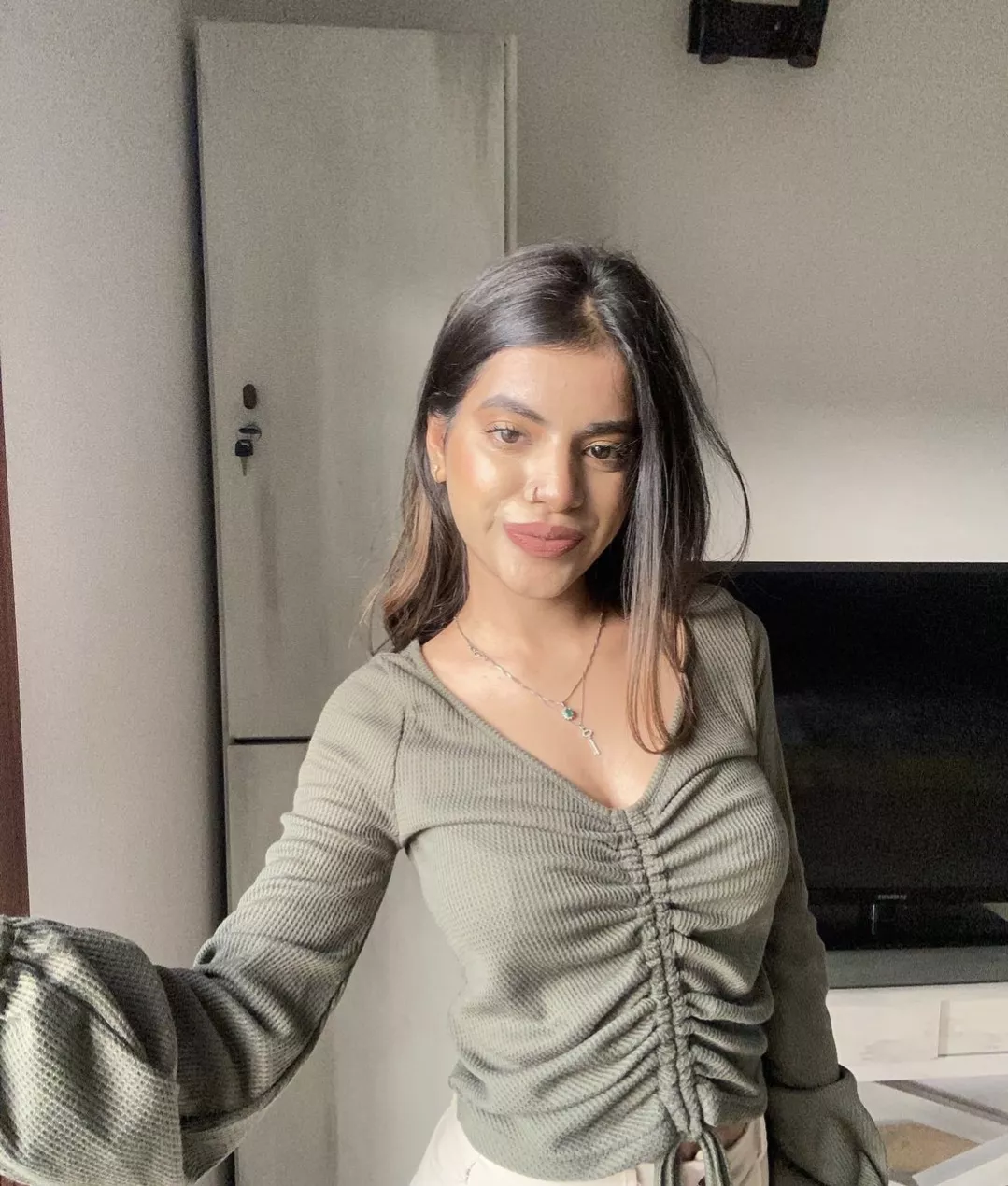 Pakistani beauty IUTR posted by General_Leg5293