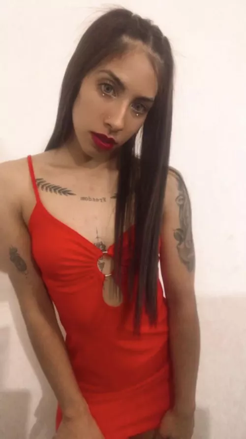 pretty in red by SashaViolett