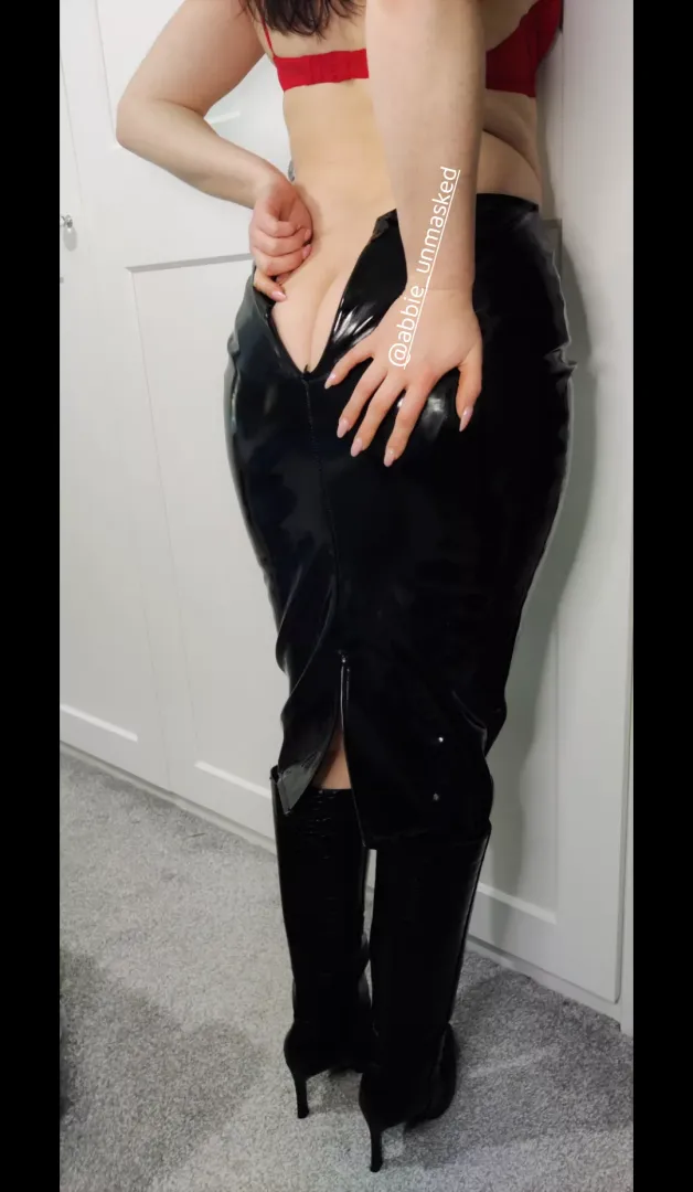 Shiny Derriere posted by abbie_unmasked