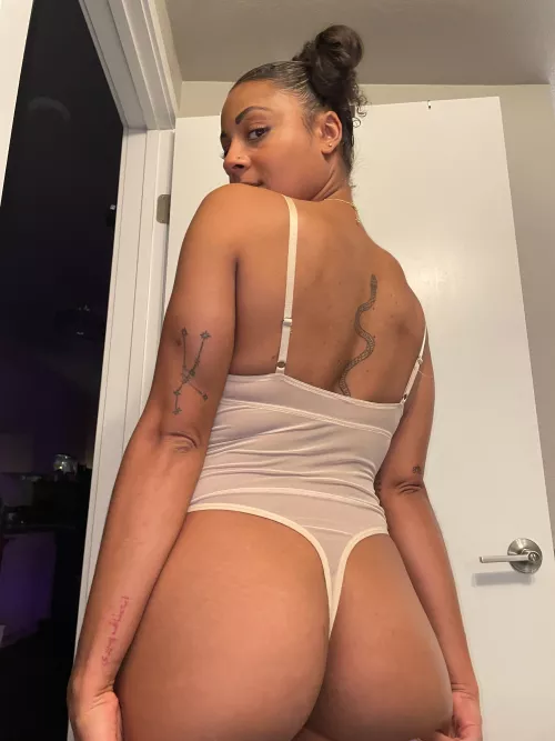 Wanna grab my ass? ❤️ by Skeify