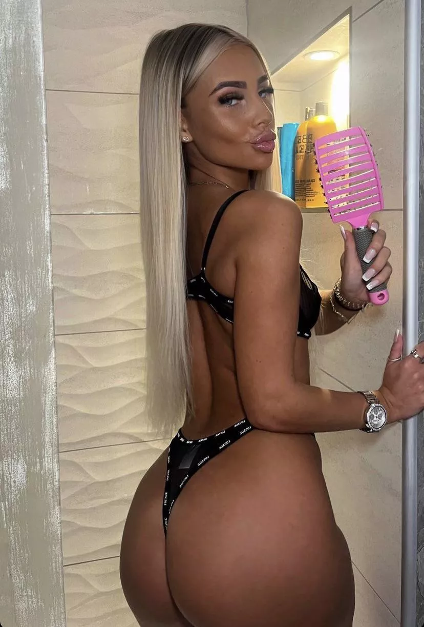 we know where she’s putting that 😈🥵 posted by charlisexyslut