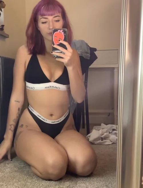 what do you think of my first mirror selfie post?? by kaarinax