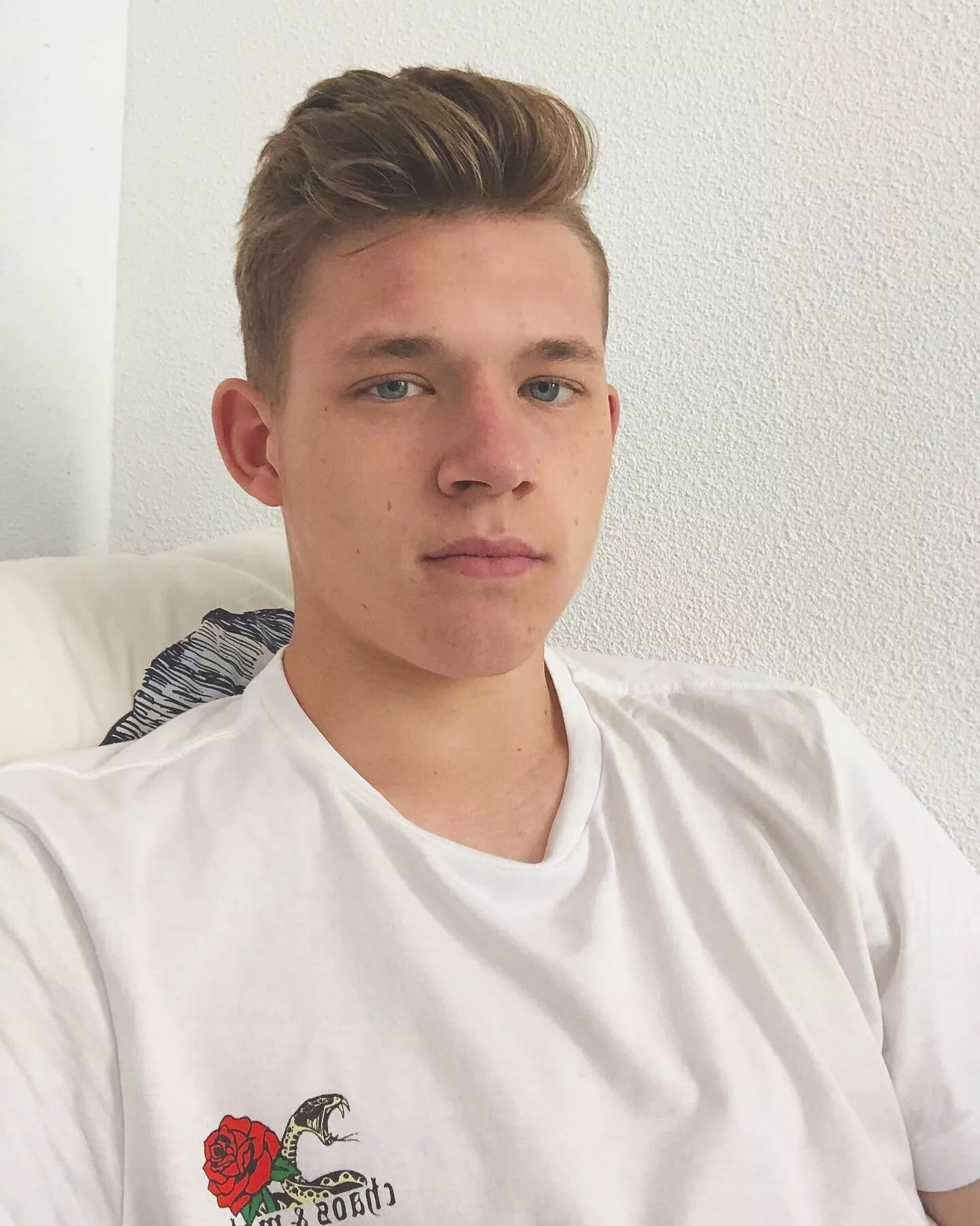 with the power of gay magic, i appear on your screen posted by Commander-Cunt