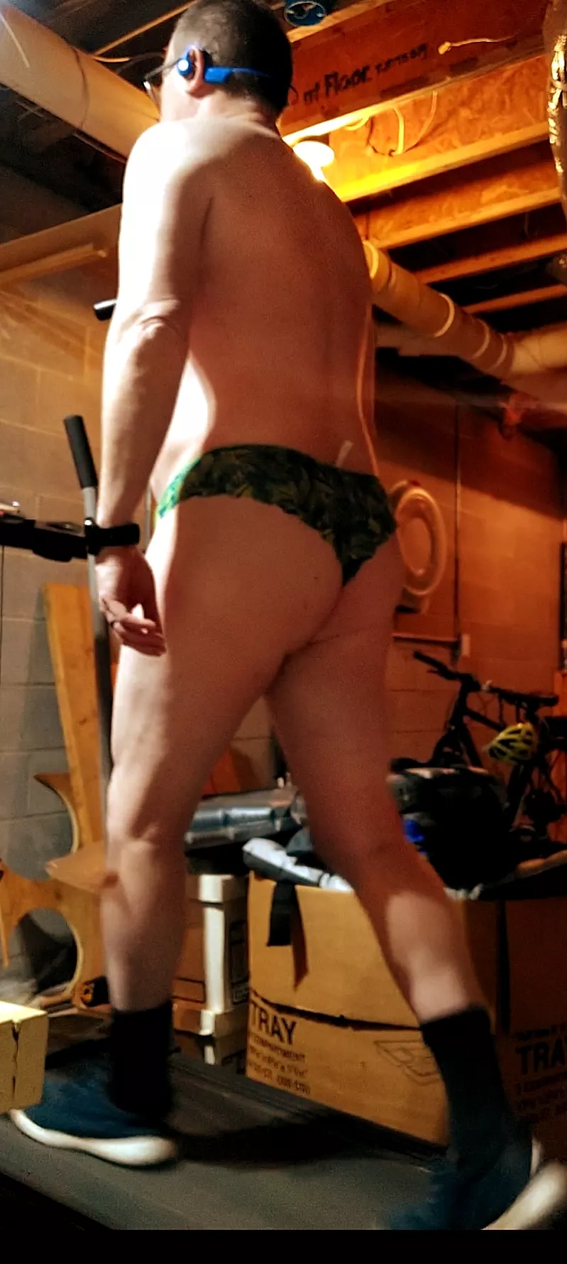 Workout attire posted by soundfan64