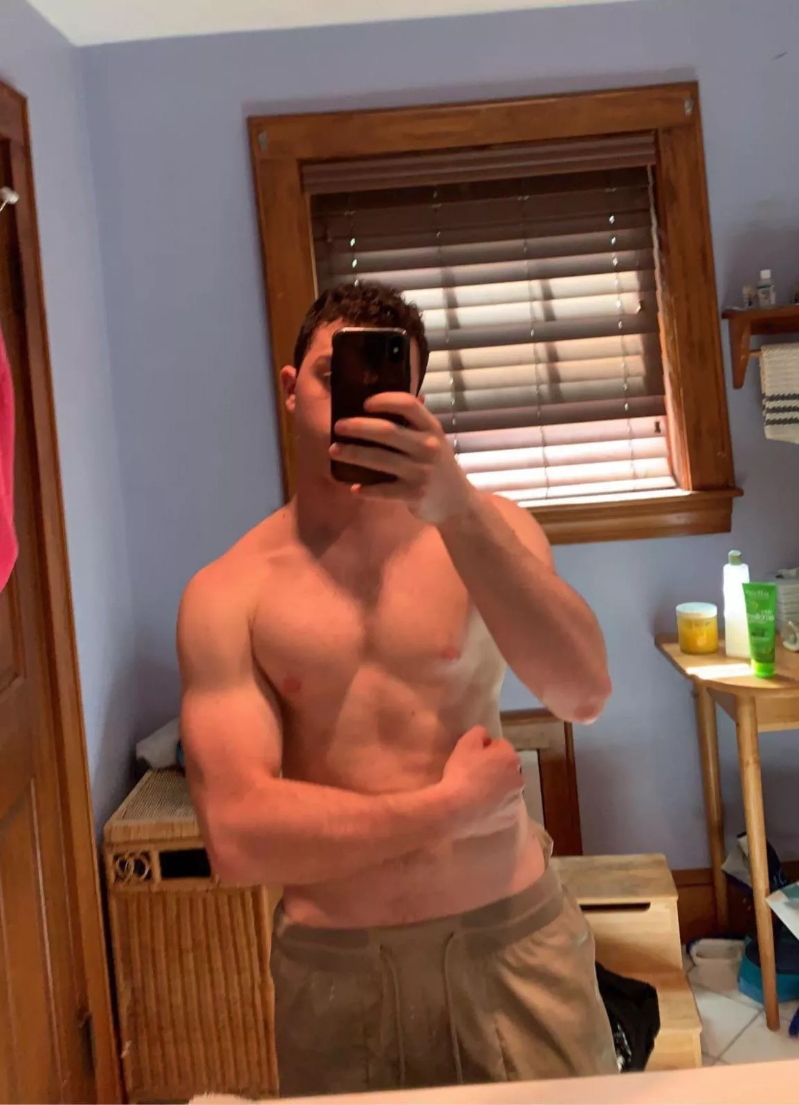 18 straight curious. No blank pfps posted by PlumMore3