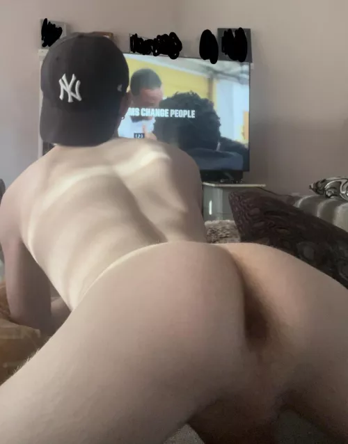 A guy from behind 😏 by bubblebuttboy03
