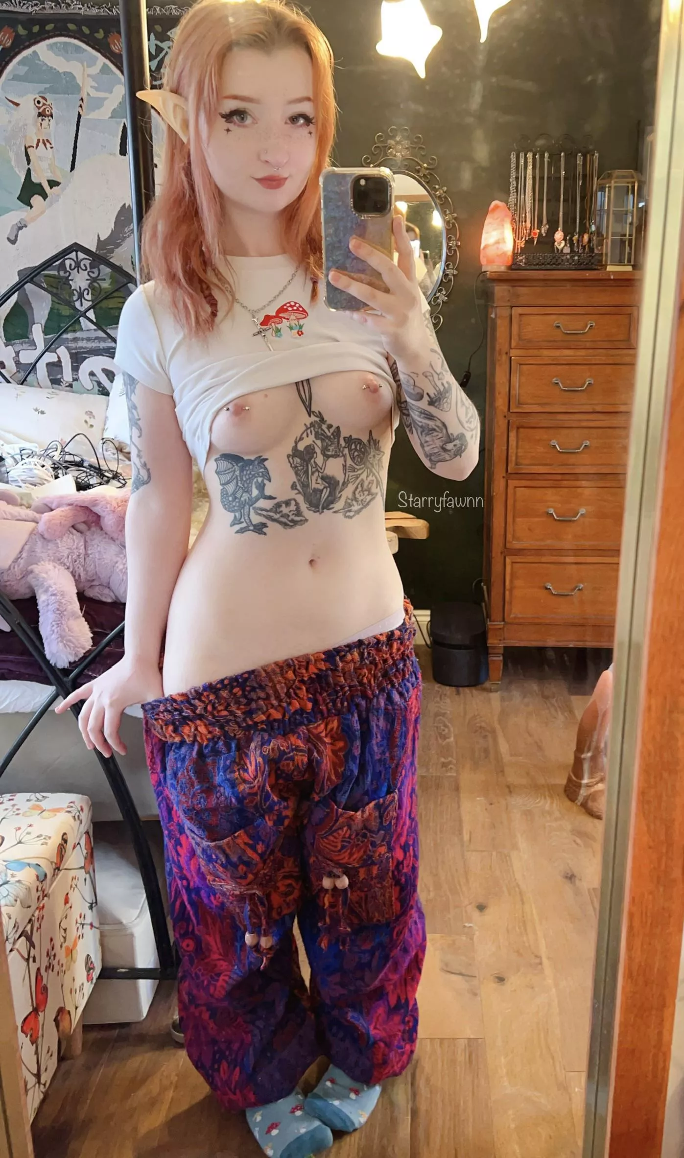 A pale petite elf to bless ur feed<3 posted by Starryfawnn