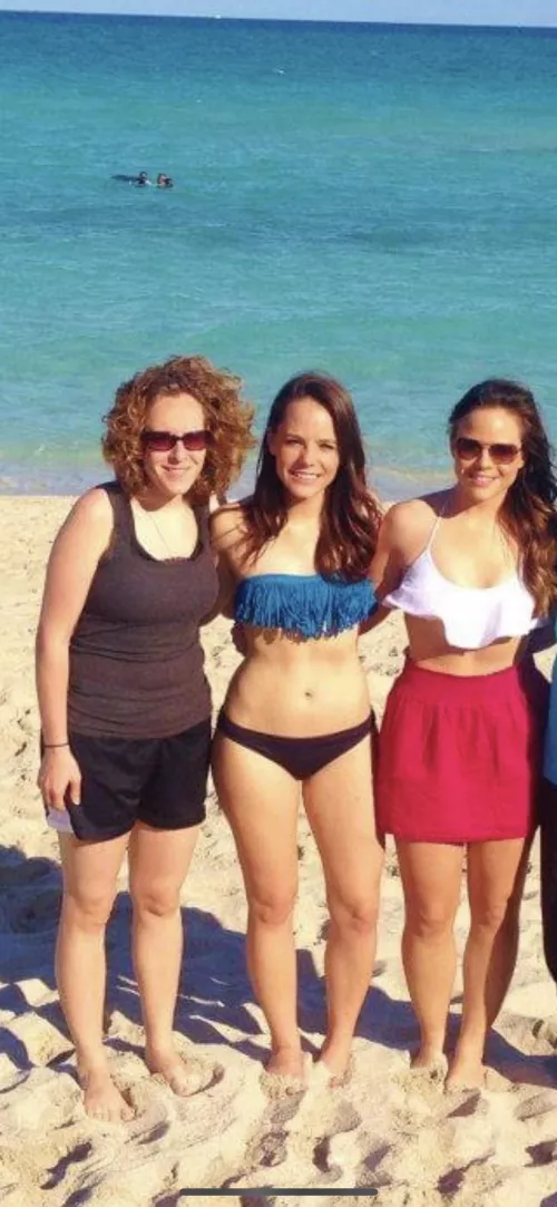 Beach friends, dm open by hti9898