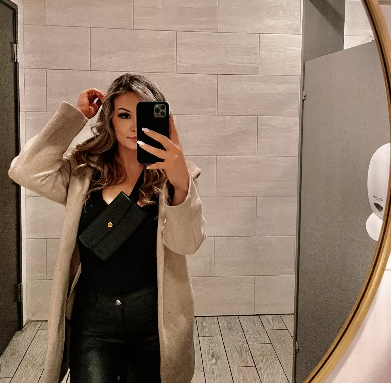 Beautiful in Club posted by Couragerghturwee