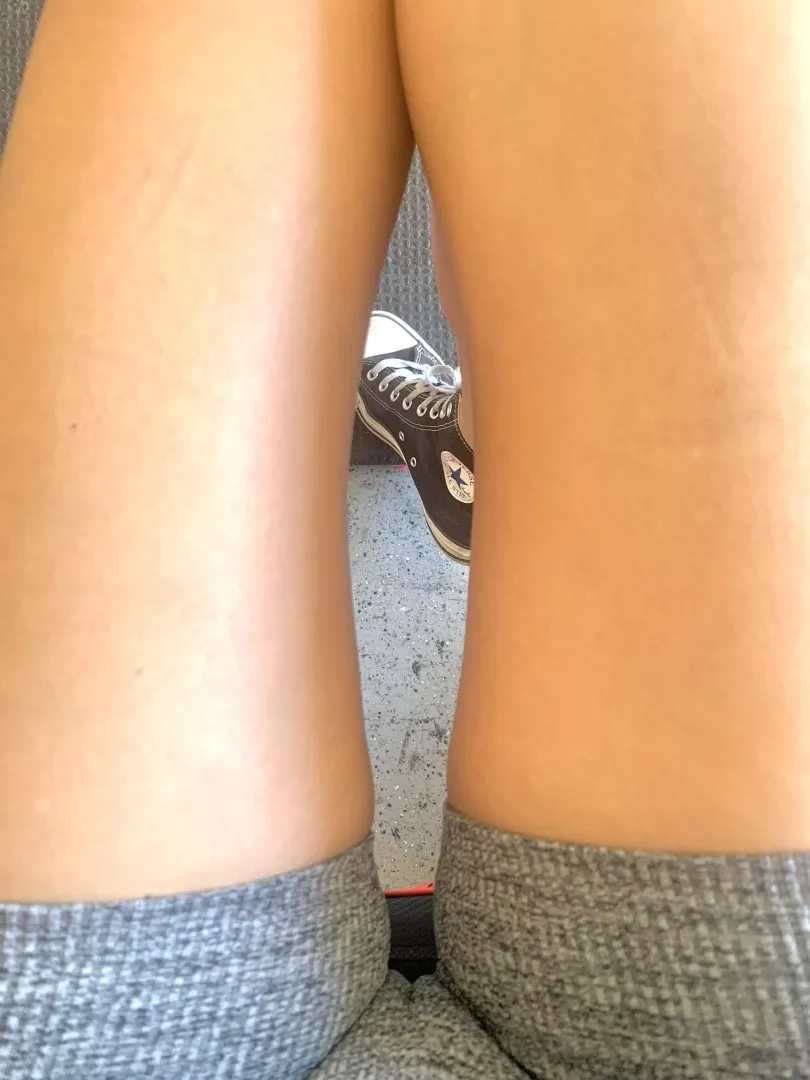 Converse and a thigh gap! by giaglows1990