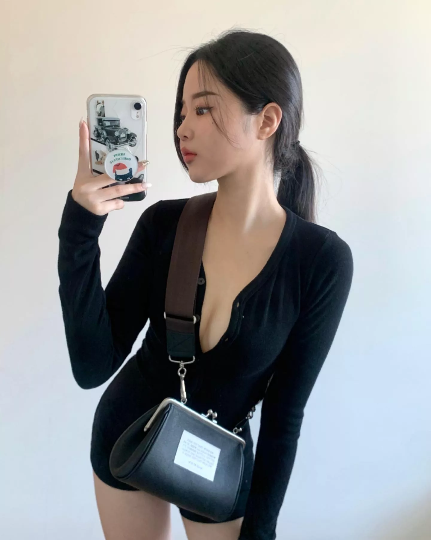 Cute cleavage posted by Majestic_Painter8660