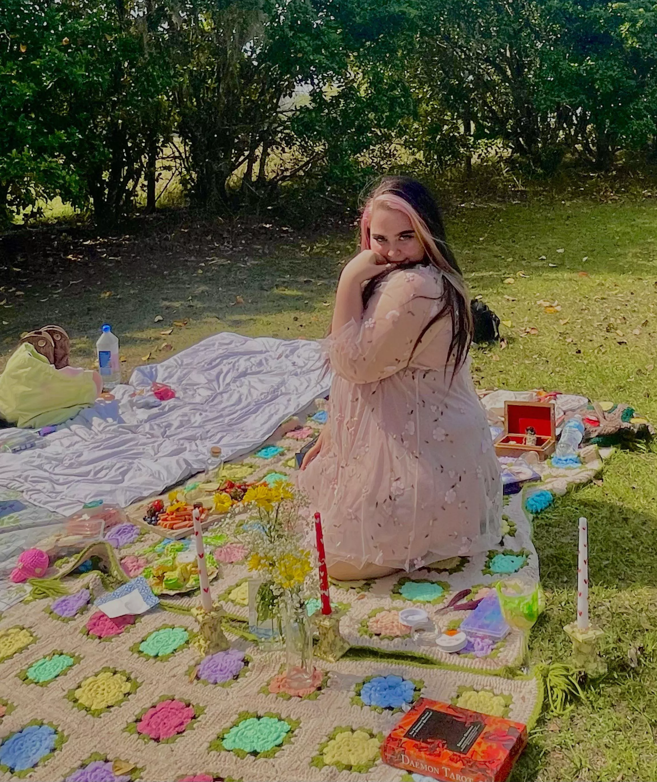 Cute lil picnic moment 💖🥰 posted by Sugarybb