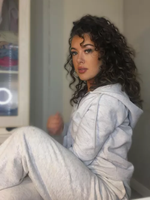 Does my curly hair suit me? by SnooRadishes5231