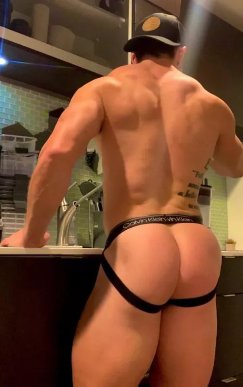 Does this strap make my butt look big by Obvious_Spell_9416