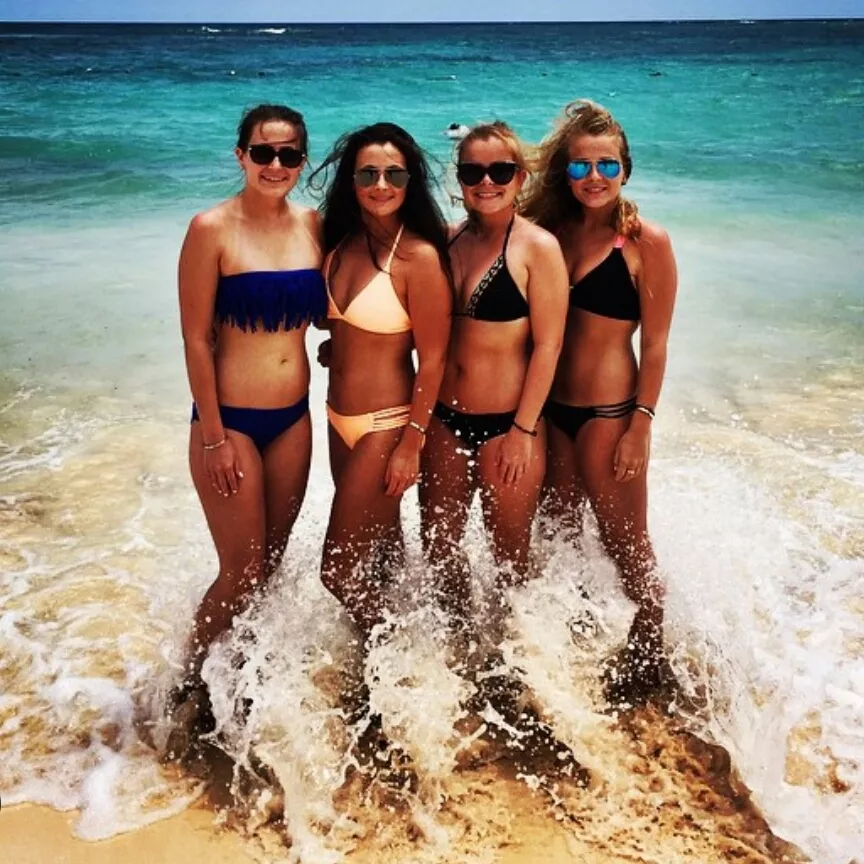 Four Florida sisters posted by Totallyfun719