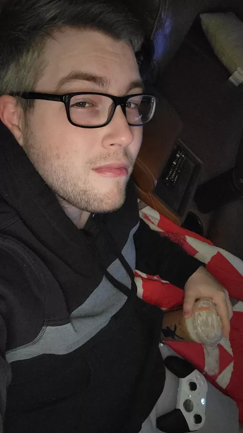 Friday morning dutch bros and overwatch. Just missing a cute guy next to me 😏. Any volunteers? by UndercoverClues94