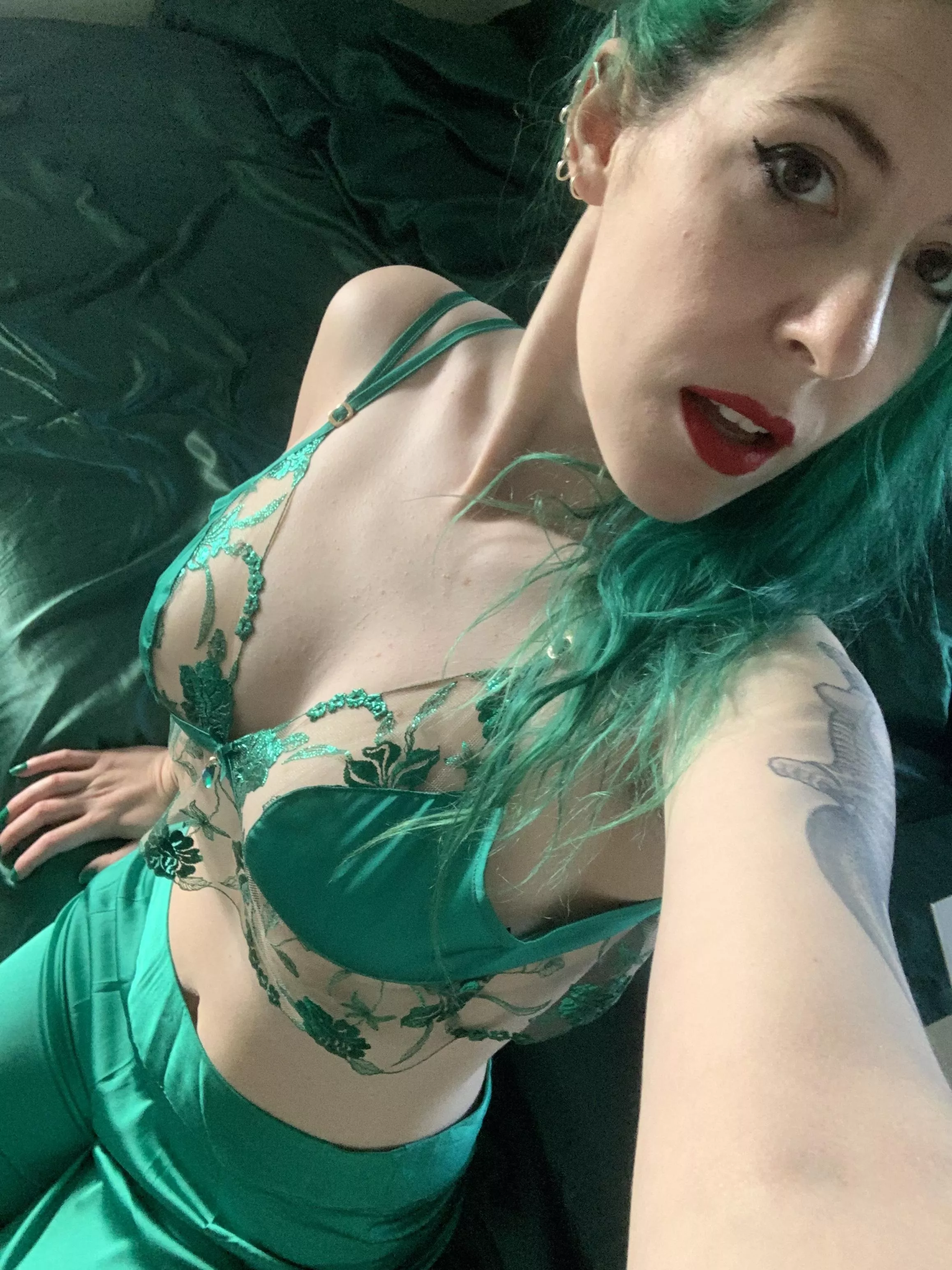 Green on green on green posted by sirenskiss3