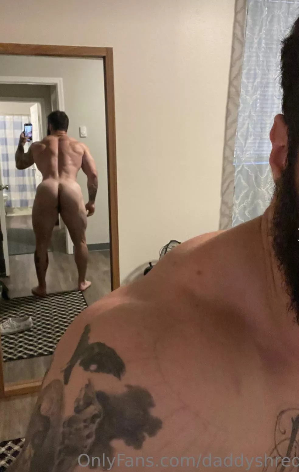 Hamstring flexing😏 posted by Tori-Mae